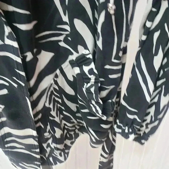 SoCa St. John Black and White Snap Front Jacket - Picture 6 of 10
